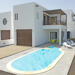 https://villas-las-maretas.in-canary-islands.com